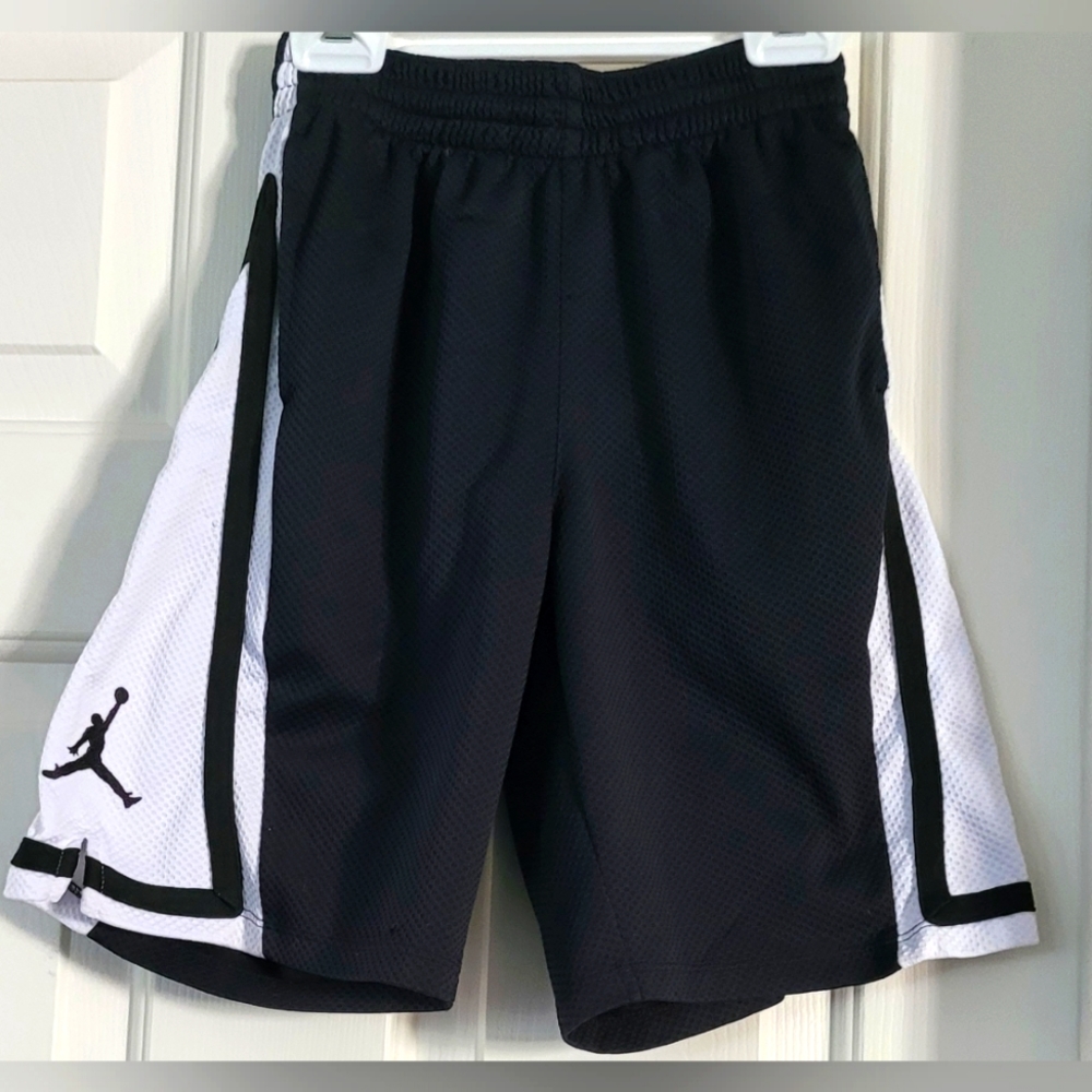 Boys Jordan Bball shorts